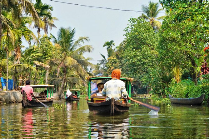 Canoe Boats