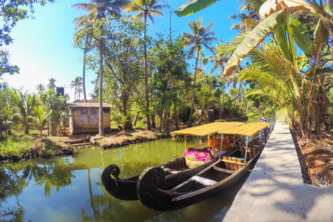 Oasis Houseboats